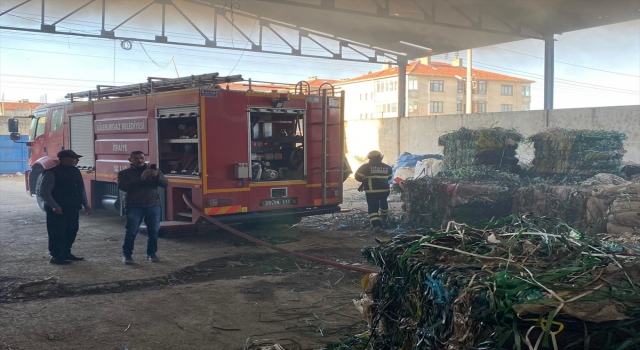 Kırklareli’nde geri dönüşüm tesisinde çıkan yangın söndürüldü