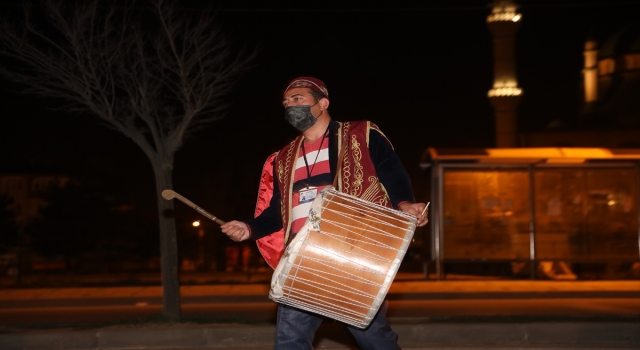 Tekirdağ’da davulcular vatandaşları sahura manilerle kaldırdı