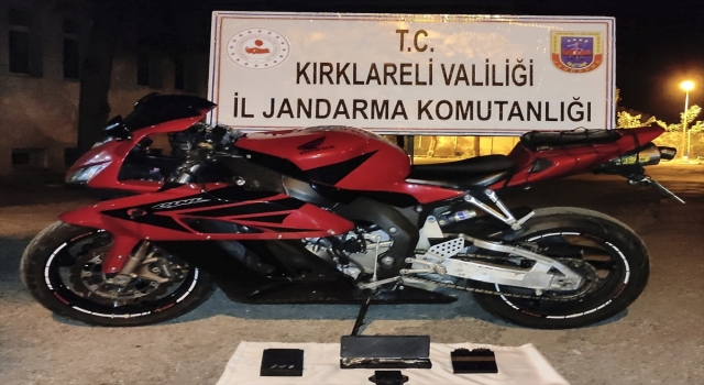 210 BİN LİRALIK MOTOSİKLETİ PLAKALARINI DEĞİŞTİRİP YURDA SOKAN ŞÜPHELİ YAKALANDI