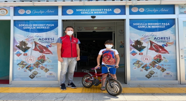 Kırklareli’nde bir çocuk yangından etkilenenlere yardım için bisikletini bağışladı