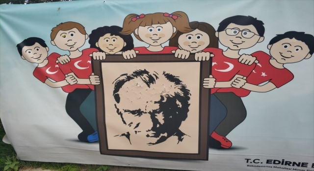 Pankarttaki Atatürk Fotoğrafına Zarar Verdiler