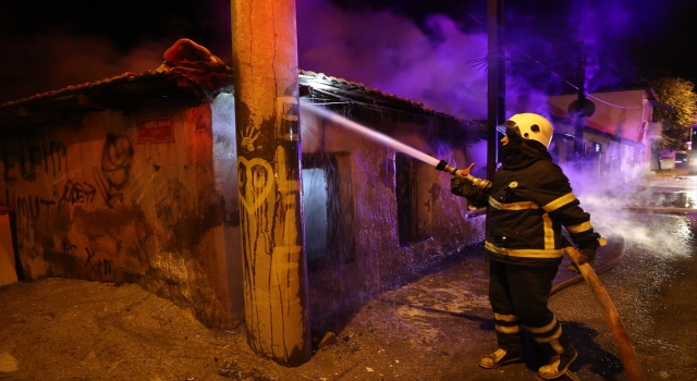 Edirne’de müstakil ev, yangın sonucu kullanılamaz hale geldi