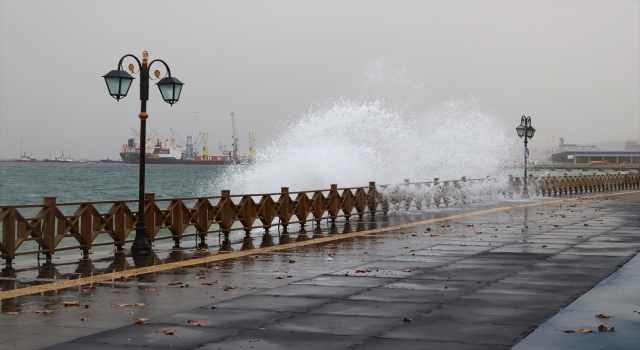 Marmara Denizi’nde ulaşıma lodos engeli