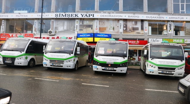 Tekirdağ’da güzergahları değiştirilen minibüsçüler belediye önünde eylem yaptı