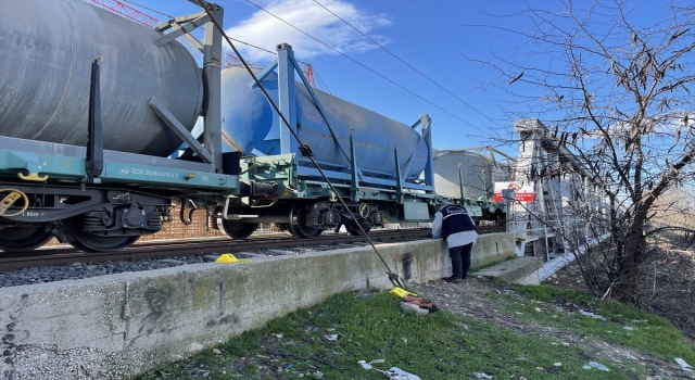 Edirne’de trenin çarptığı yaşlı adam yaralandı