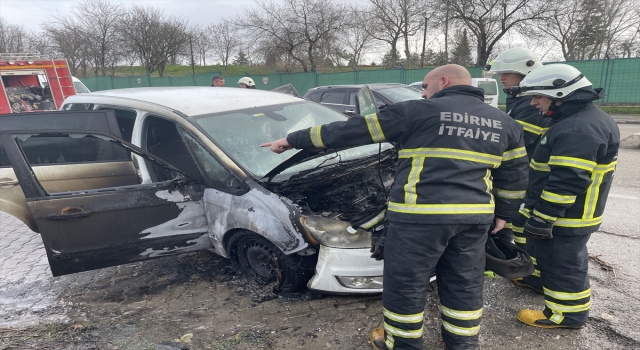 Edirne’de seyir halindeki otomobilde çıkan yangın söndürüldü