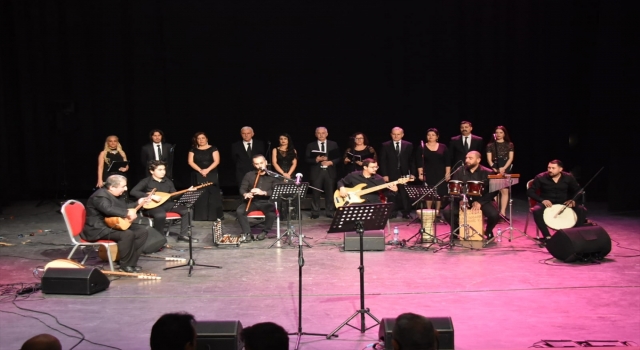 Süleymanpaşa Belediye Konservatuvarı eğitmen ve öğrencileri konser verdi