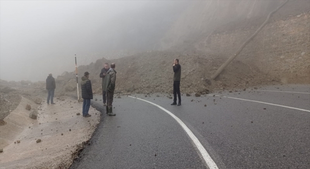 Çöken istinat duvarı nedeniyle DemirköyKırklareli yolu trafiğe kapatıldı