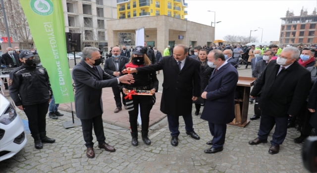 Edirne’de belediyenin emniyete hibe ettiği araçlar törenle teslim edildi