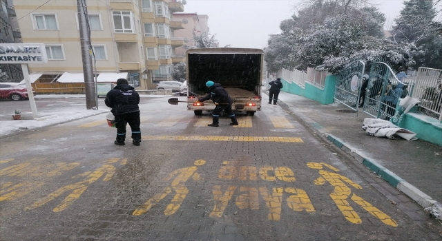 Süleymanpaşa Belediyesi yol açma ve tuzlama çalışması yaptı