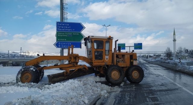 Kırklareli ve Lüleburgaz belediyeleri İstanbul’daki kar temizleme çalışmalarına katıldı