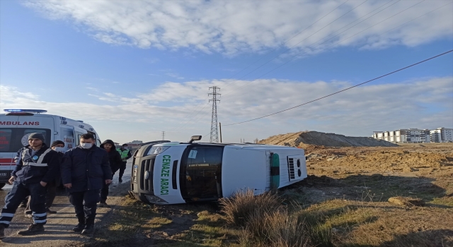 Tekirdağ’da devrilen cenaze aracındaki 2 kişi yaralandı