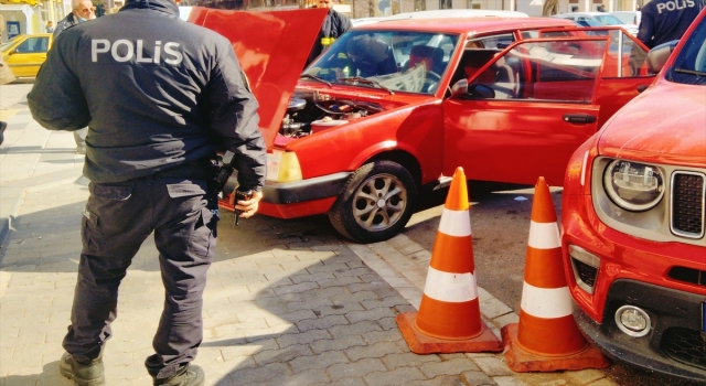 Kırklareli’nde park halindeki otomobilde çıkan yangın söndürüldü