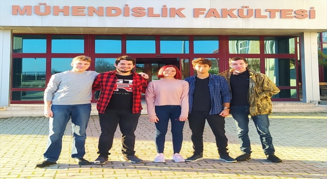 Trakya Üniversitesi öğrencileri tasarladıkları robotla Türkiye üçüncüsü oldu