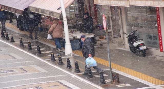 Tekirdağ’ın yüksek kesimlerinde kar başladı