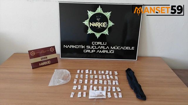 Çorlu’da polisi görünce çoraba sardığı uyuşturucuyu atan zanlı kaçtı