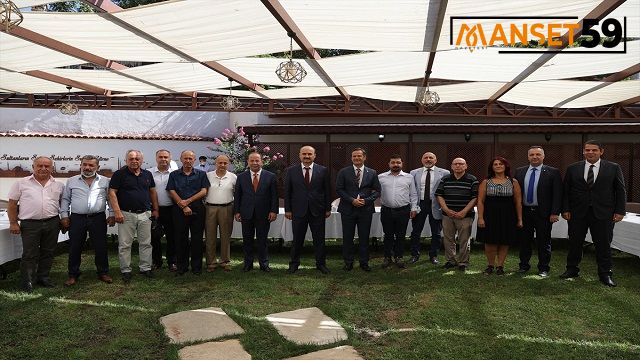 Edirne Gazeteciler Derneği, Kovid19 sürecindeki hizmetlerinden dolayı yöneticilere plaket verdi