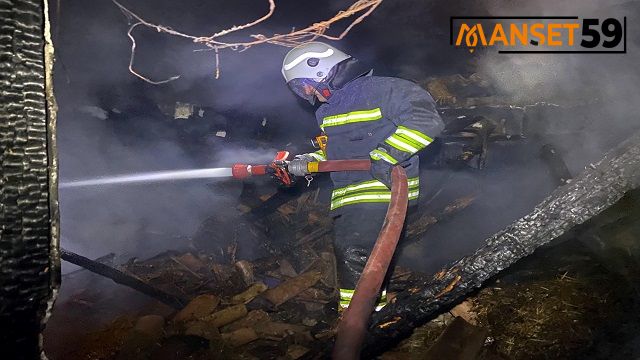 Malkara'da çıkan yangında 2 ev kullanılamaz hale geldi