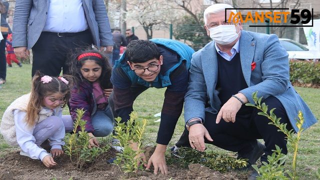 “ÇOCUKLARIMIZ GÜLSÜN DİYE” BAŞKAN YÜKSEL FİDAN DİKTİ