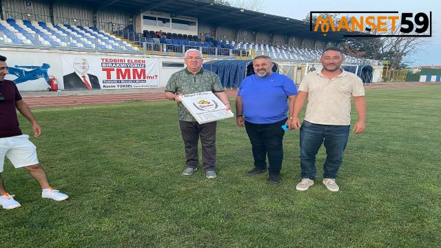 Ergene Belediye Başkanı Rasim Yüksel Futbolculara Tatlı İkramında Bulunarak Başarı Dileklerinde Bulundu