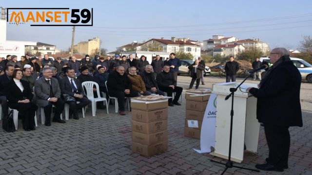 MURATLI’DA ARI ÜRETİCİLERİNE ARI KEKİ DAĞITIMI YAPILDI