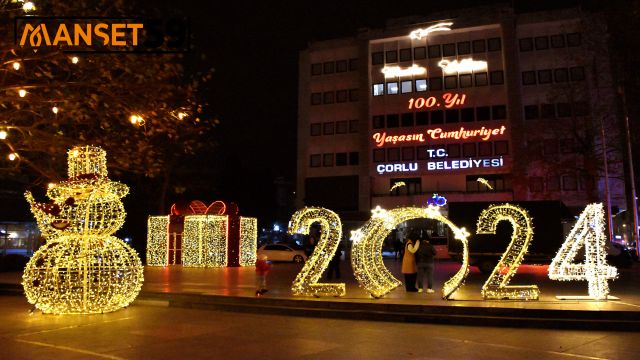 Yeni Yılın Işıltısı Sokaklara Yansıdı